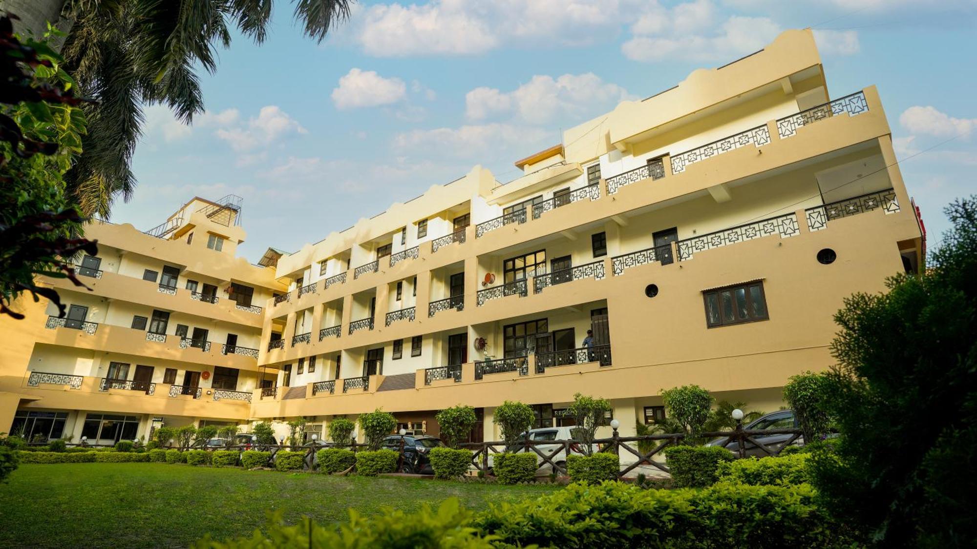 Hotel Neeraj Bhawan- Triveni Ghat Rishikesh Ngoại thất bức ảnh