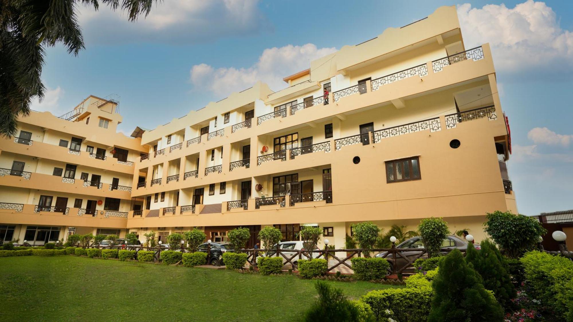 Hotel Neeraj Bhawan- Triveni Ghat Rishikesh Ngoại thất bức ảnh