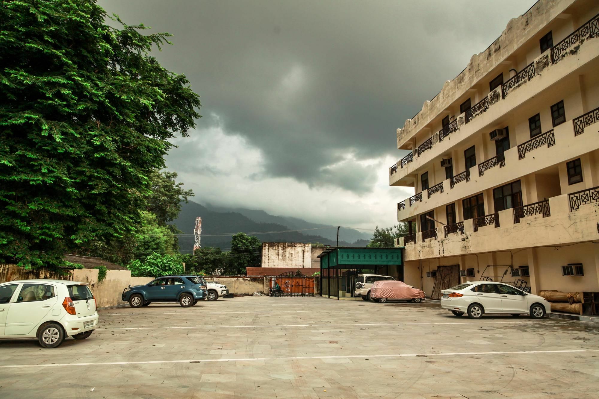 Hotel Neeraj Bhawan- Triveni Ghat Rishikesh Ngoại thất bức ảnh